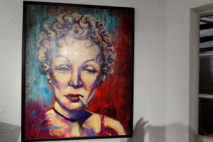 Kunst im Turm Wesel. Die Ausstellung Farbe trifft auf Stein und Ton. Am 12. September 2025 in Wesel, Frances und Stephan waren dabei.